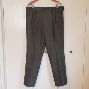 Men's Dockers Slacks sz W40 L32